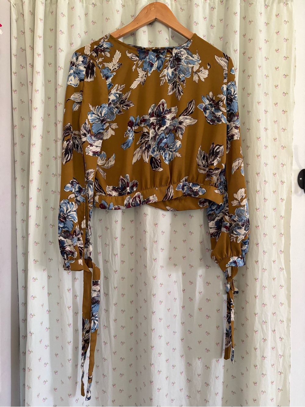 FOREVER 21 Contemporary Floral Tie-Sleeve Crop Top - Mustard Blue